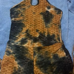 Orange and black jumpsuit stretching ♥️❤️